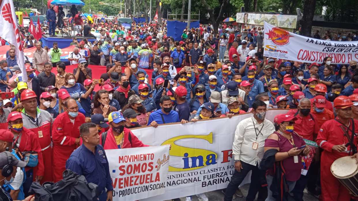 Trabajadores venezolanos marchan en Caracas en respaldo a políticas laborales del Gobierno