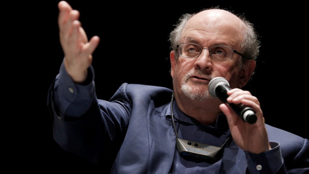Escritor británico Salman Rushdie apuñalado en el cuello durante un evento en estado de Nueva York