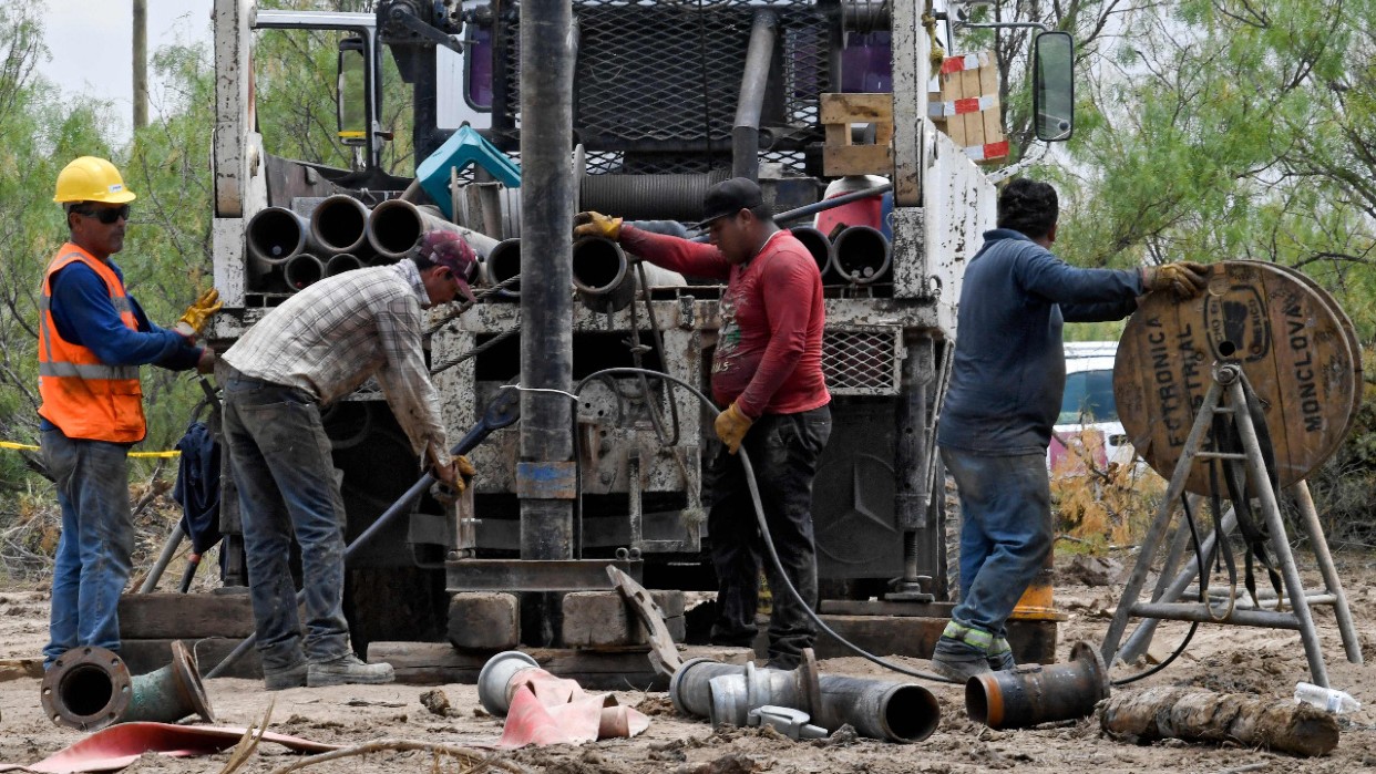 Grave tropiezo en rescate de 10 obreros en mina de México por aumento de nivel de agua