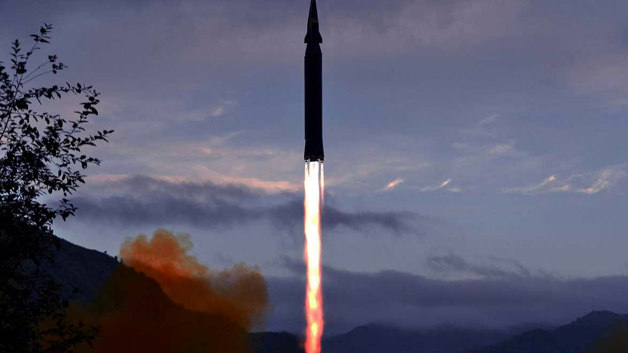 Pionyang vuelve a responder con misiles y artillería a ejecitos de Corea del Sur