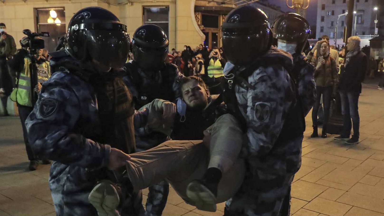 Más de 100 detenciones en nueva protesta contra movilización de Putin