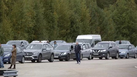 Finlandia registra colas en frontera rusa tras decisión de bloquear entrada