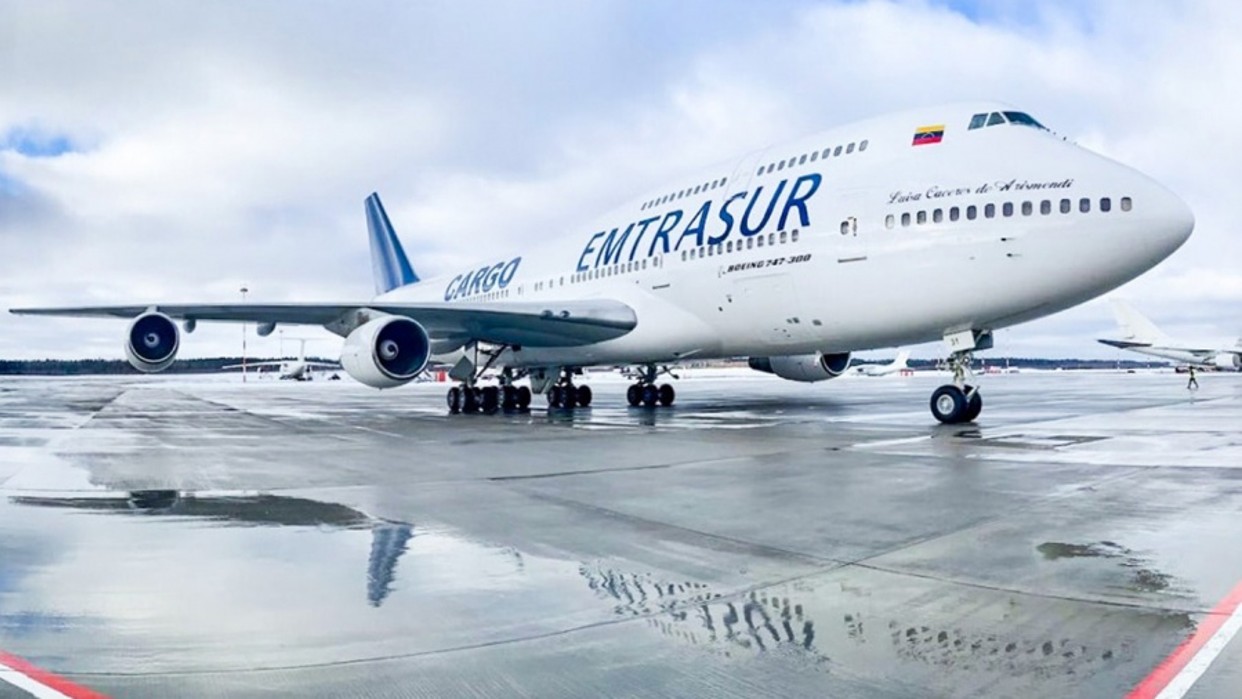 Levantan prohibición de salida para otros dos tripulantes del avión de Emtrasur en Argentina