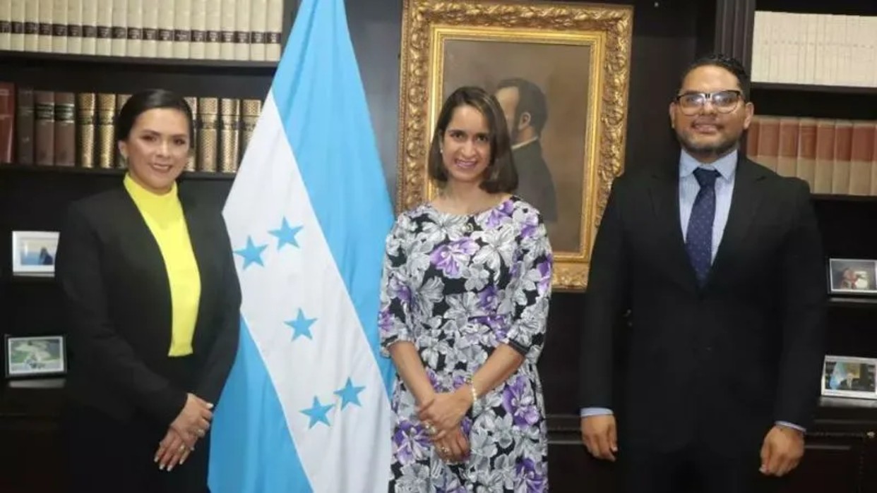 Gobierno de Honduras juramentó a  Scarleth Ivette Romero como nueva embajadora del país en Venezuela