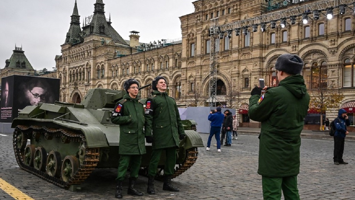 A partir del 2023, Rusia impartirá preparación militar en sus escuelas
