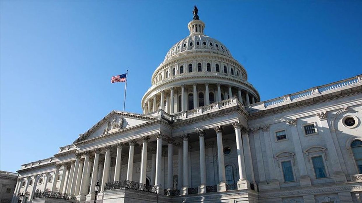 La Cámara de Representantes aprueba una financiación provisional del Gobierno de EEUU sin ayuda a Ucrania