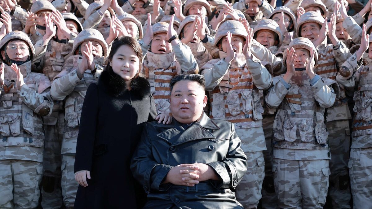 Kim Jong-un vuelve a aparecer con su hija en fotos publicadas por Pionyang