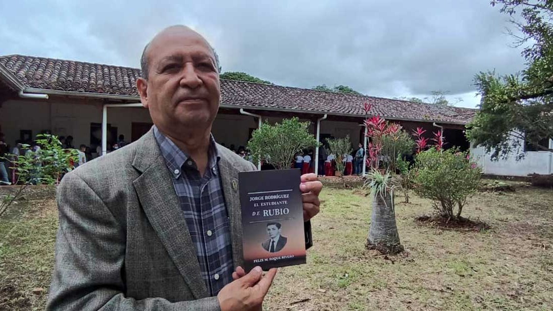 Escritor Félix Roque bautizó en Táchira libro en honor a Jorge Rodríguez padre