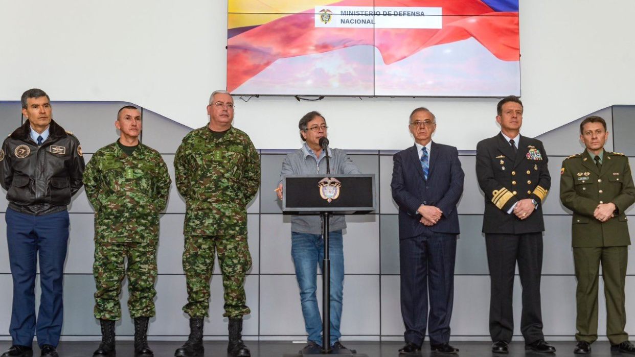 Presidente de Colombia advirtió que militares no cesarán operaciones hasta que haya voluntad de diálogo