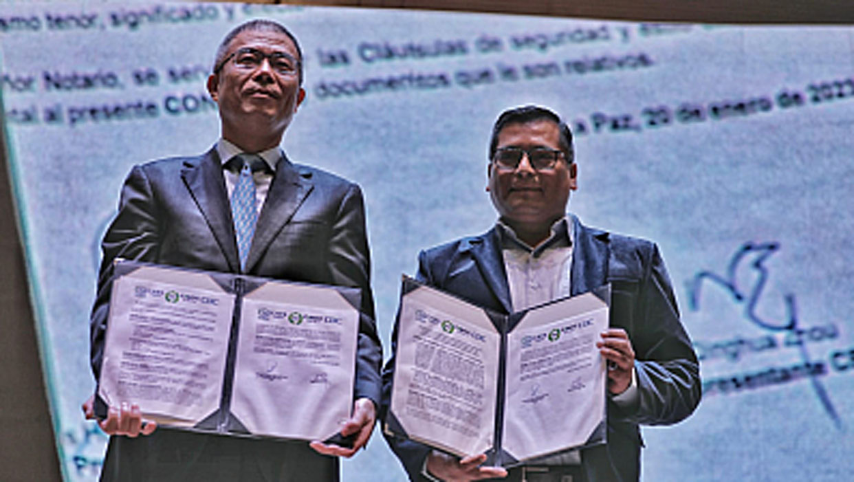 Bolivia firmó convenio con consorcio chino para industrialización del litio