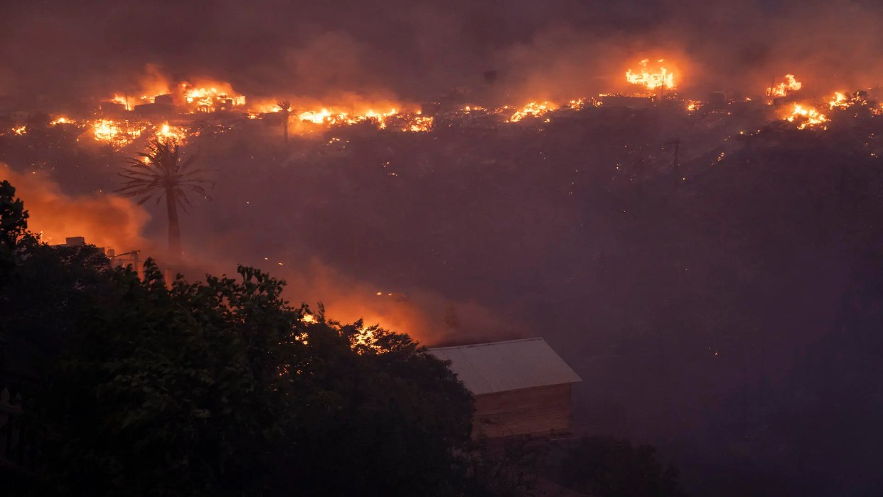  Decretan Estado de Catástrofe en Chile por incendios forestales