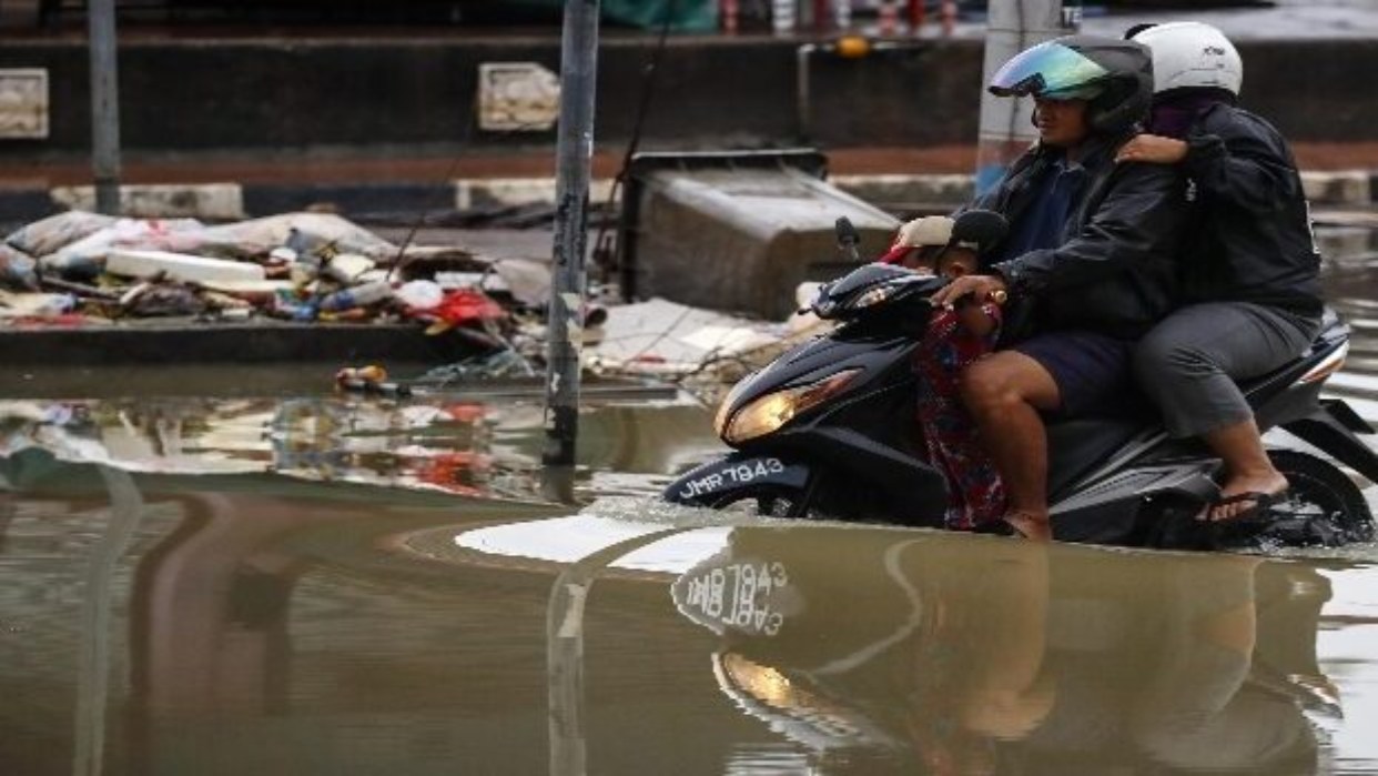 Más De 50 000 Los Evacuados Por Las Inundaciones En Malasia