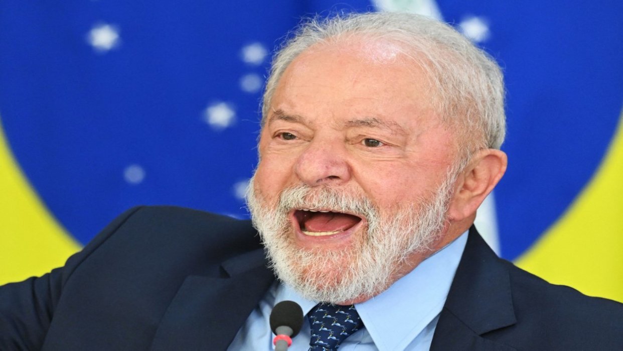 Lula posterga al domingo viaje a China por neumonía