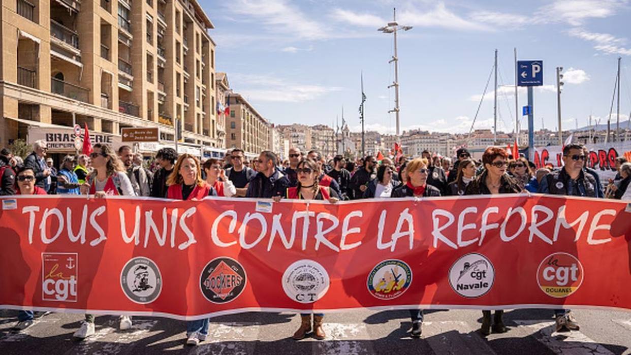 Francia vive nuevas protestas sin una salida a la crisis de las pensiones