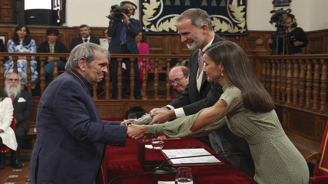 Rafael Cadenas recibe el Premio Cervantes 2022