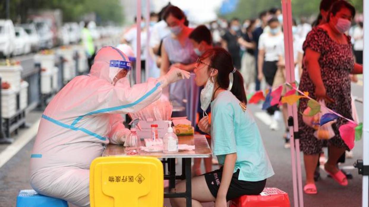 China eliminará requisito de test PCR para viajeros