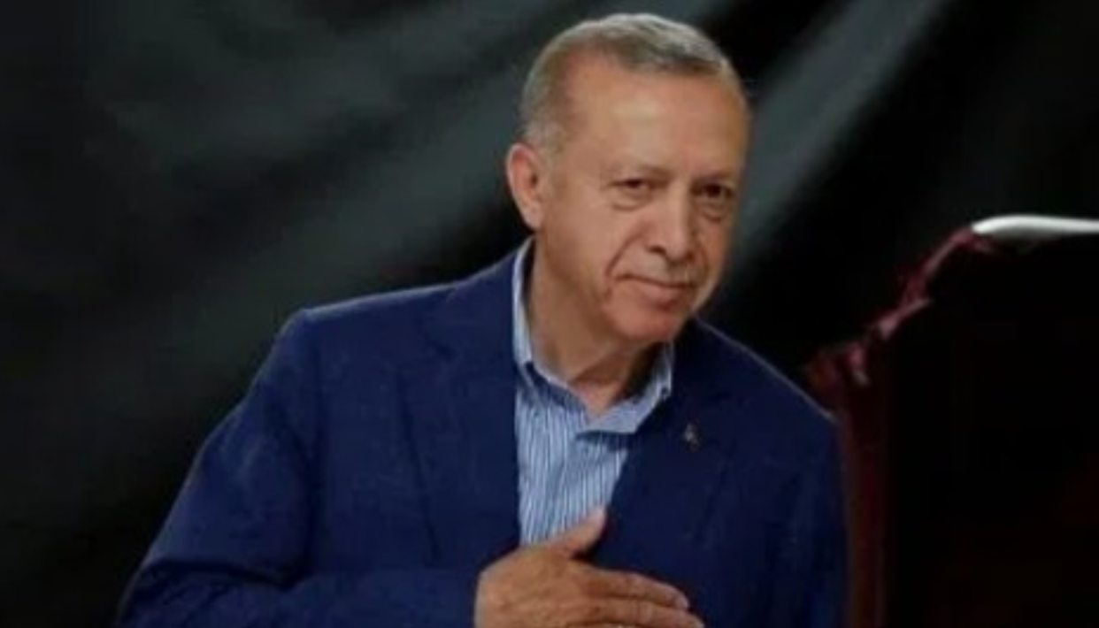 Erdogan se declara vencedor al afirmar haber recibido mandato de 5 años más