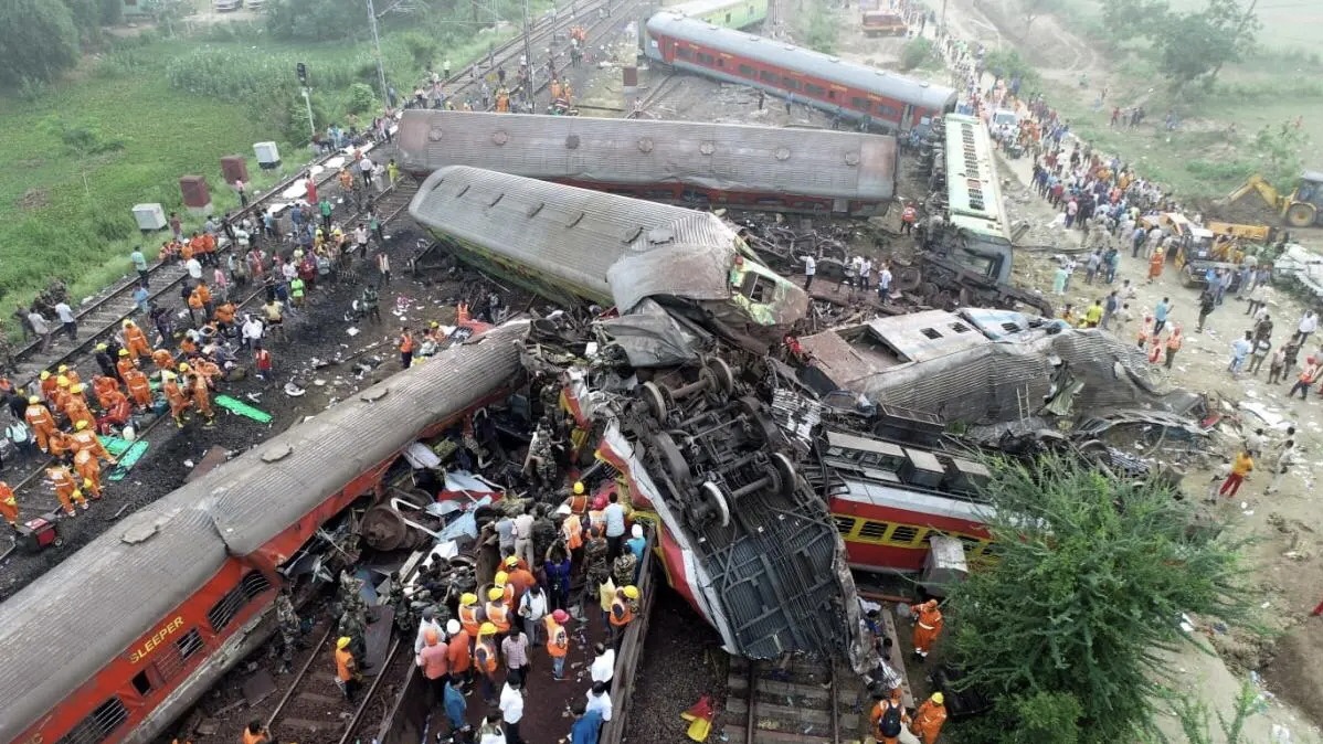 La oposición exige la dimisión del ministro de Ferrocarriles indio tras el grave accidente