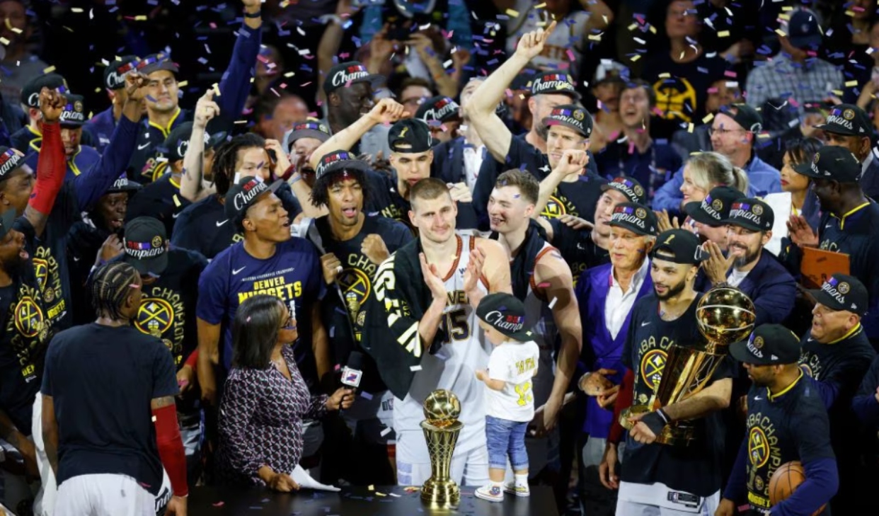 Denver Nuggets conquista la NBA por primera vez en su historia y Jokic