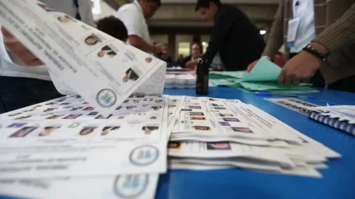 Cierran centros electorales e inicia conteo de votos en Guatemala