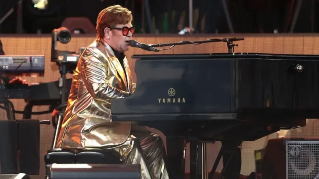 Singer Elton John says goodbye on stage after ’52 years of pure joy in playing music’