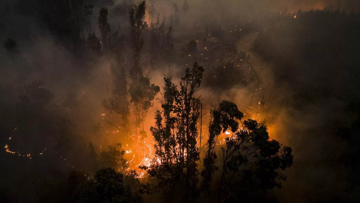 Las autoridades griegas declaran estado de emergencia en Rodas por incendios forestales