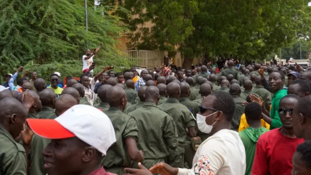 Los golpistas en Níger acusan a Francia de querer “intervenir militarmente” en el país