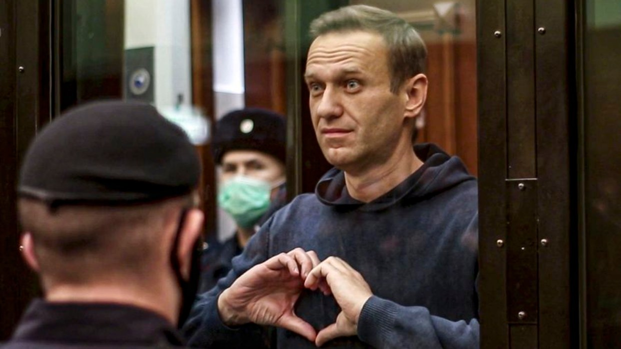 Condenan a Alexéi Navalny a 19 años de cárcel por extremismo