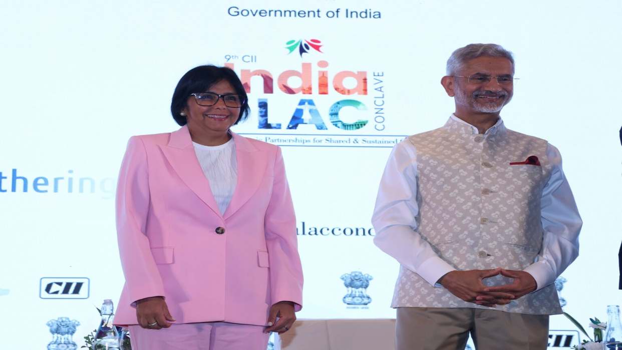 Vicepresidenta intercambió con el canciller de la India la cooperación multilateral