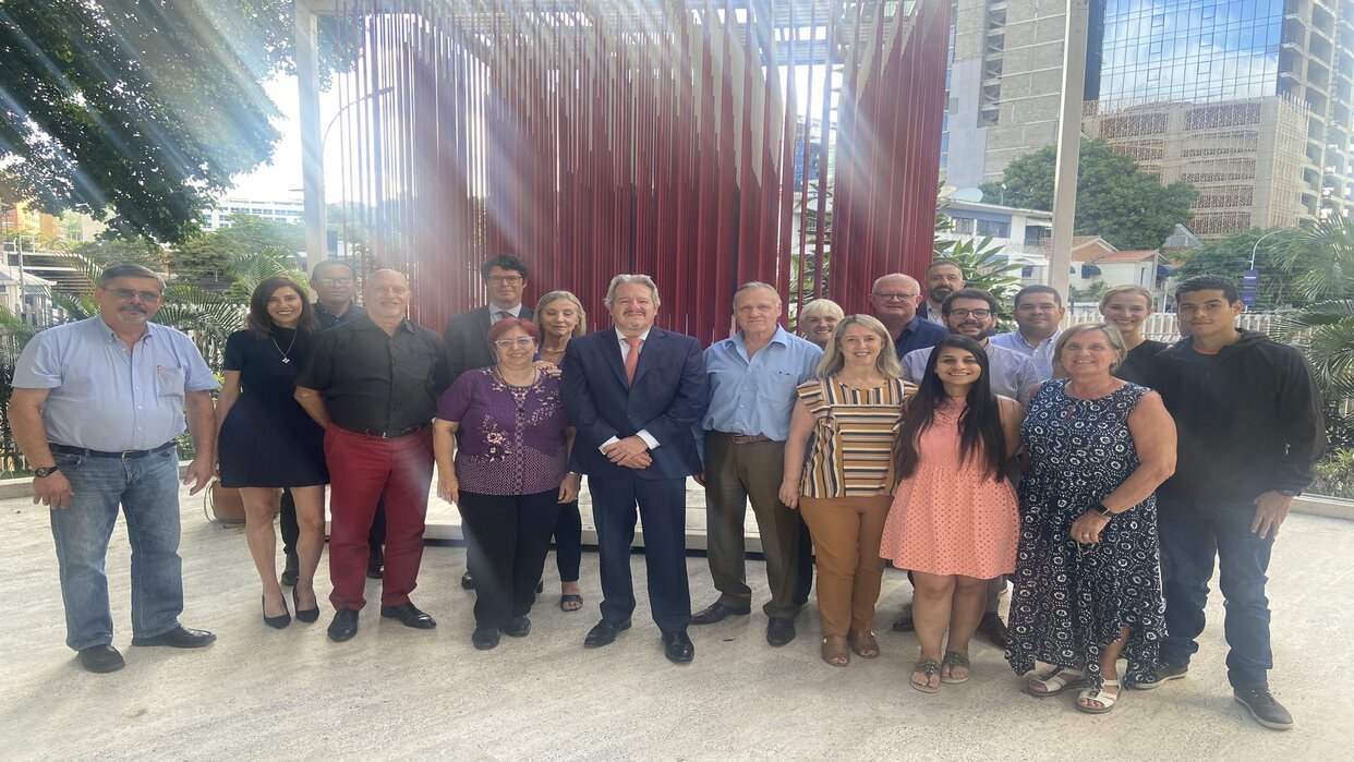 Francia expresa su compromiso de seguir fortaleciendo la relación de