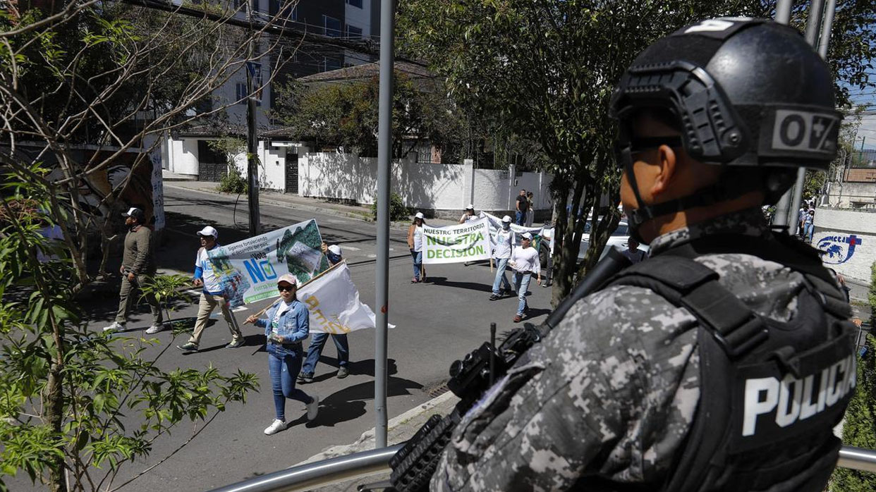 Ecuador acude a votar en unas inéditas elecciones bajo una creciente ola de violencia