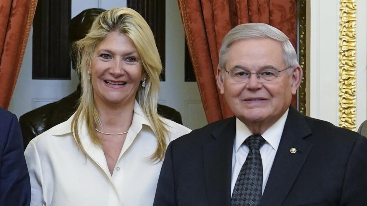 El senador Bob Menéndez y su esposa, Nadine, acusados de soborno