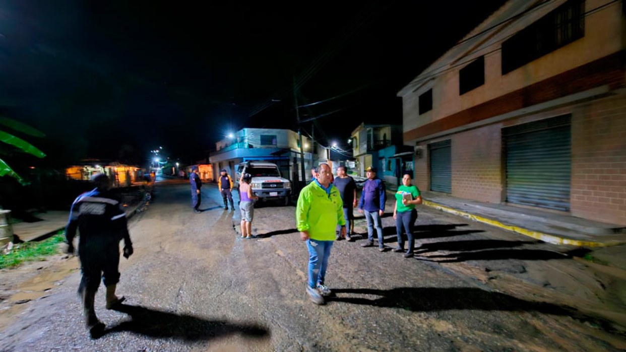 Al Menos 37 Viviendas Fueron Afectadas Tras Desbordamiento De Una Quebrada En Las Tejerías 7692