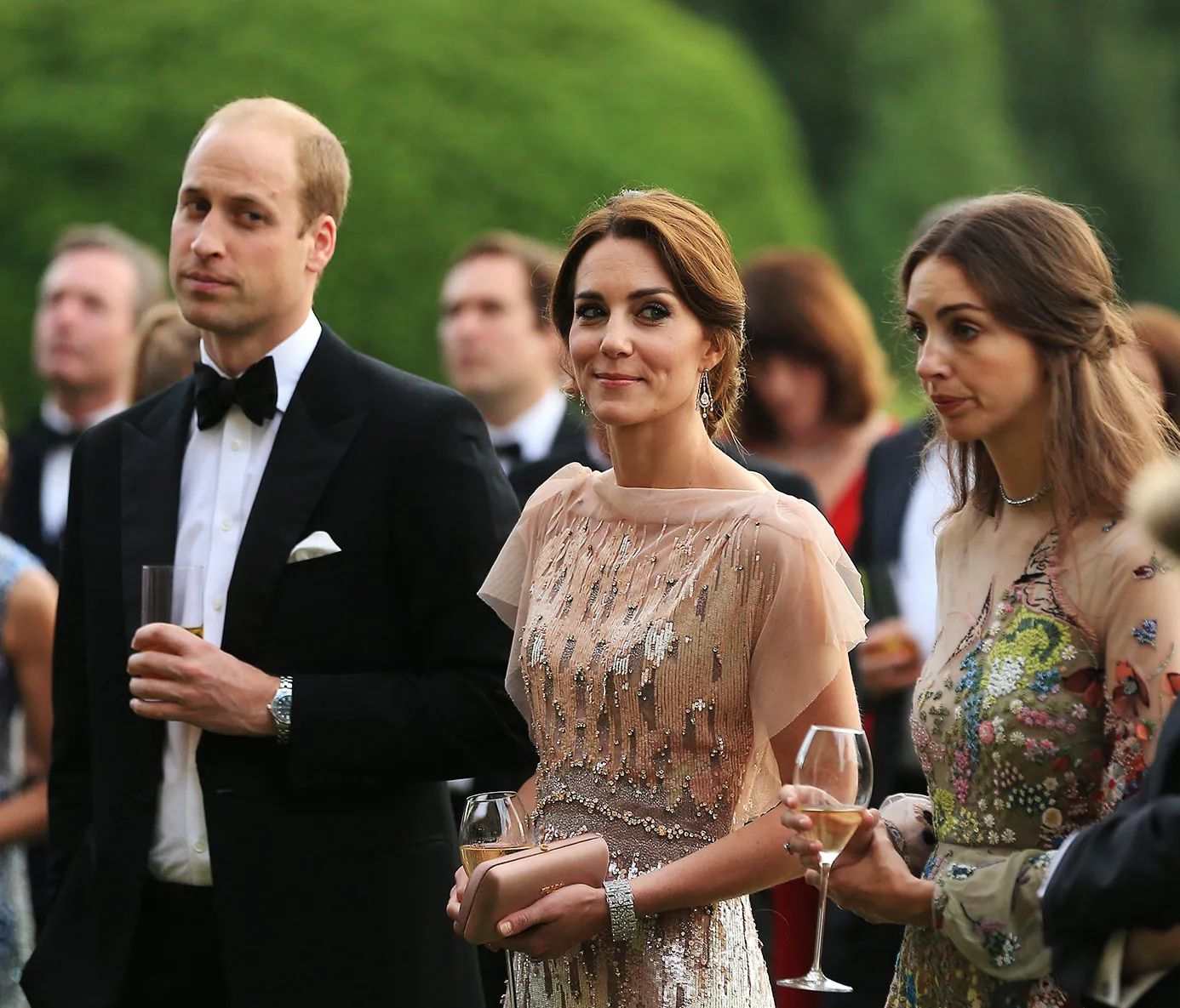 El príncipe William le habría sido infiel a la princesa de Gales y tendría  una hija con otra mujer