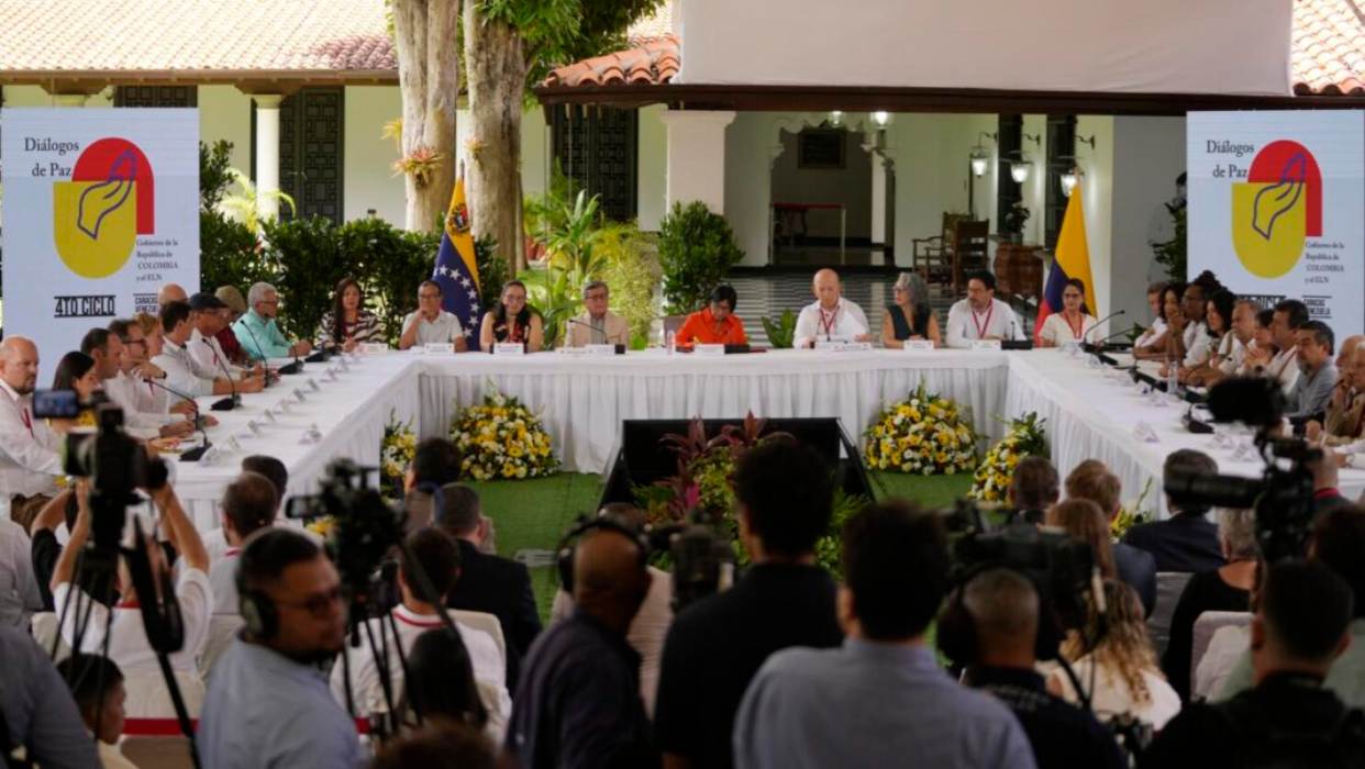 El ELN y el Gobierno de Colombia descongelan los diálogos de paz y ...