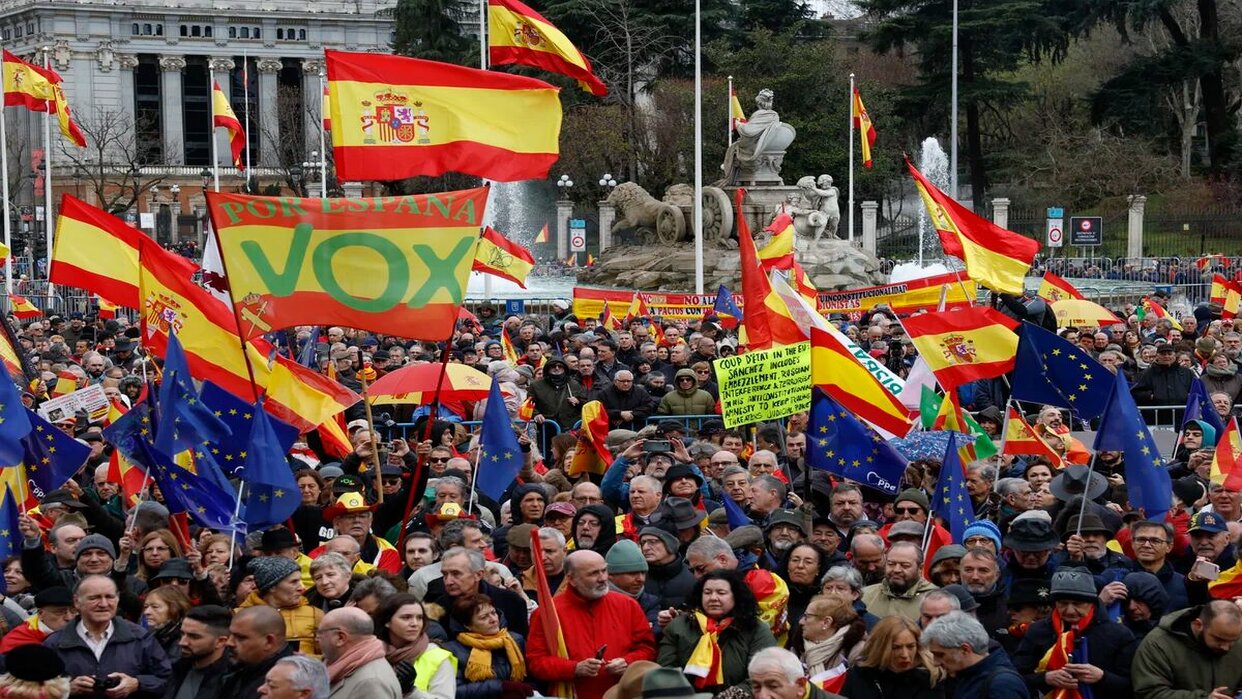 Miles de personas vuelven a protestar en España contra la amnistía y ...