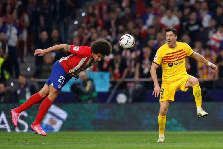 Barcelona golea al Atlético y se pone a 8 puntos del Real Madrid