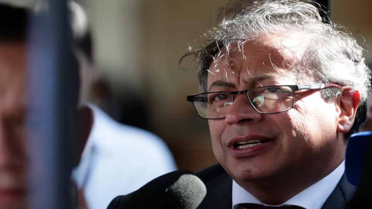 Petro dice que no impulsará una asamblea constituyente para hacerse reelegir en Colombia