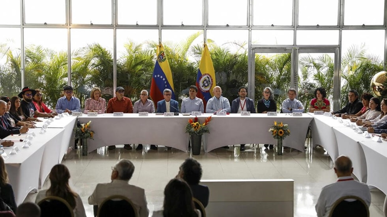 Gobierno colombiano y ELN se reunirán entre el 20 y 25 de mayo en Caracas para seguir los diálogos de paz
