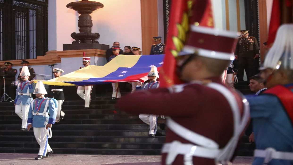 Venezuela conmemora 214 años del 19 de abril de 1810 con Izada de la Bandera en el Panteón Nacional