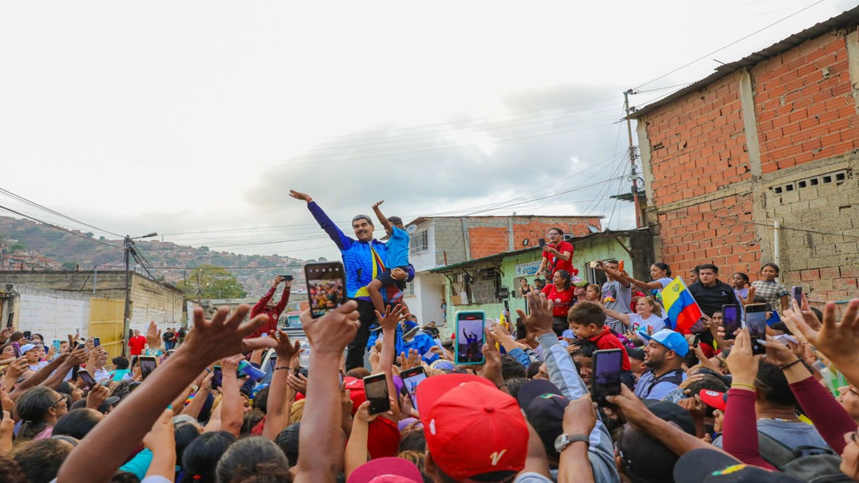 Pueblo de Mamera desbordó las calles para recibir al presidente Maduro 