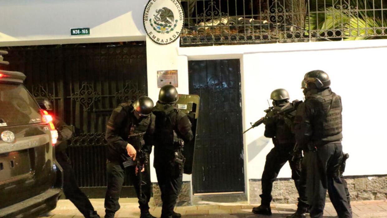 Ecuador defiende que el asalto a la embajada de México fue un acto 