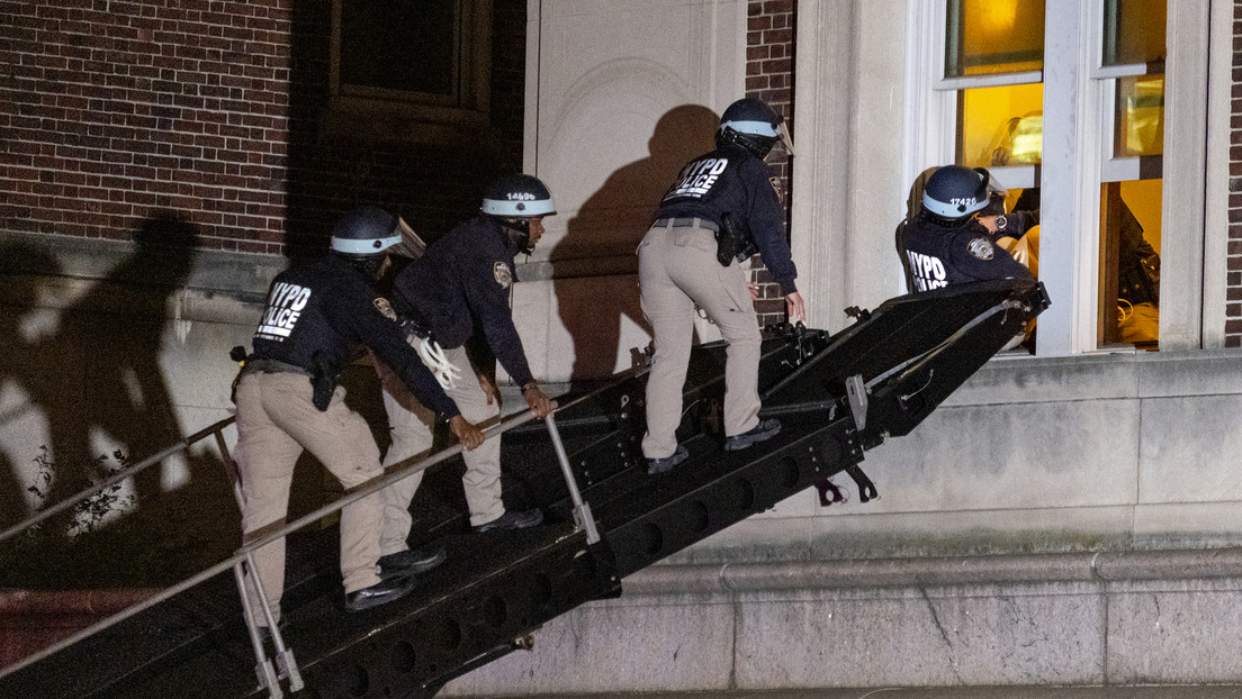 En Videos: Policías ingresan a la Universidad de Columbia y arrestan a los manifestantes propalestinos