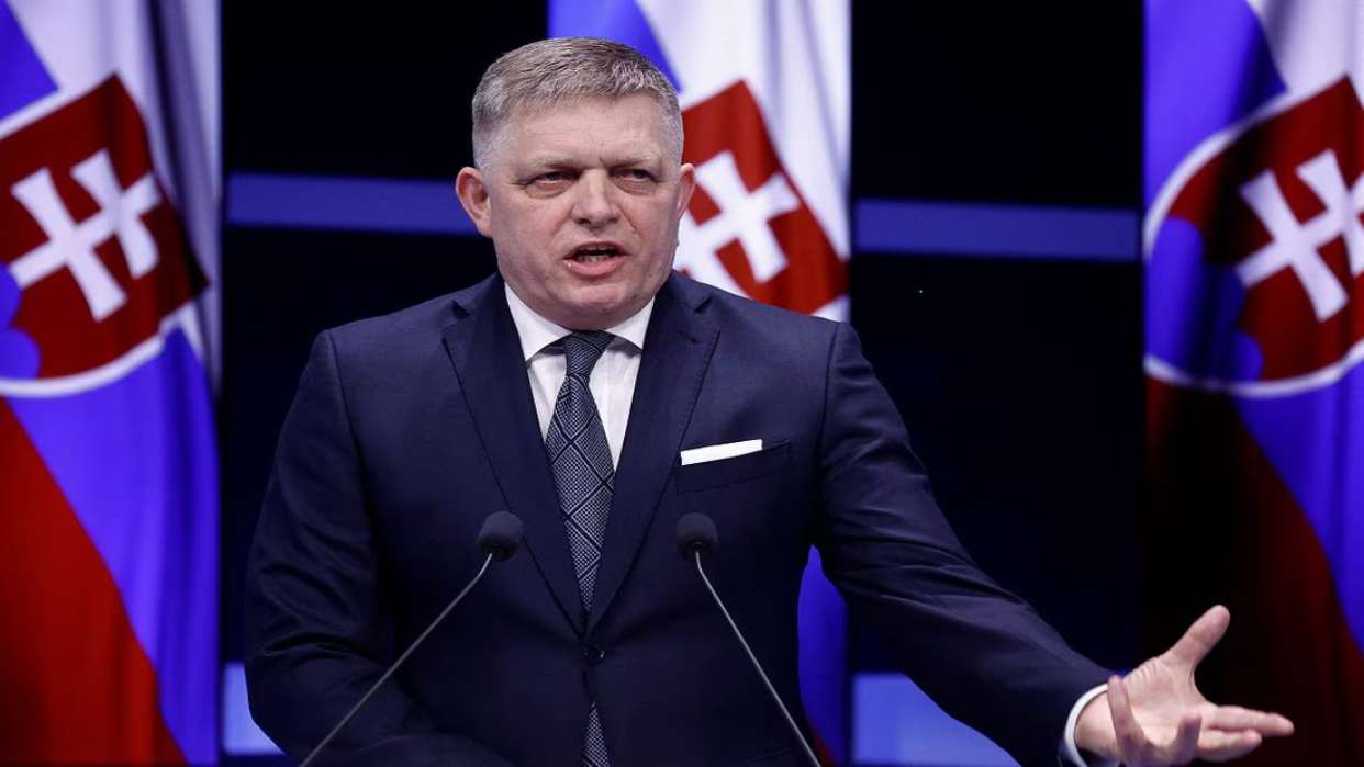  El primer ministro eslovaco está consciente y puede comunicarse, dice presidente electo