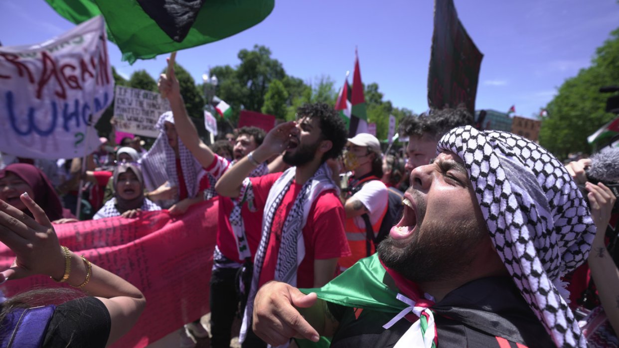 Miles de personas se congregan frente a la Casa Blanca en rechazo a la ...