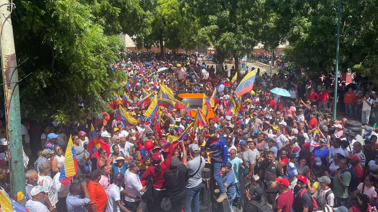 The great march of the ruling party to support the electoral victory of Nicolás Maduro begins