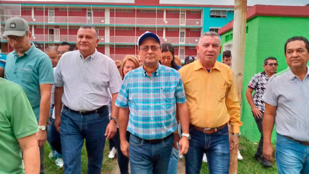 El gobernador de Barinas, Sergio Garrido, durante la entrega de la obra