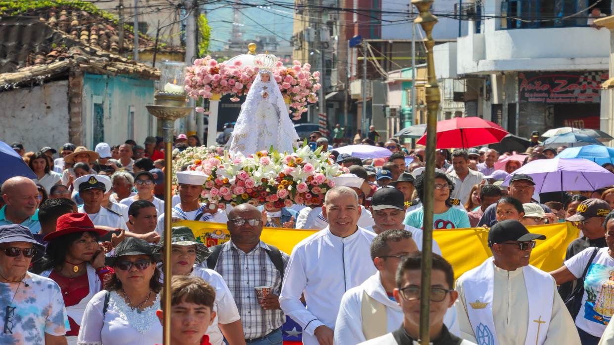 En Anzoátegui los católicos pidieron la paz para el país a la Virgen ...
