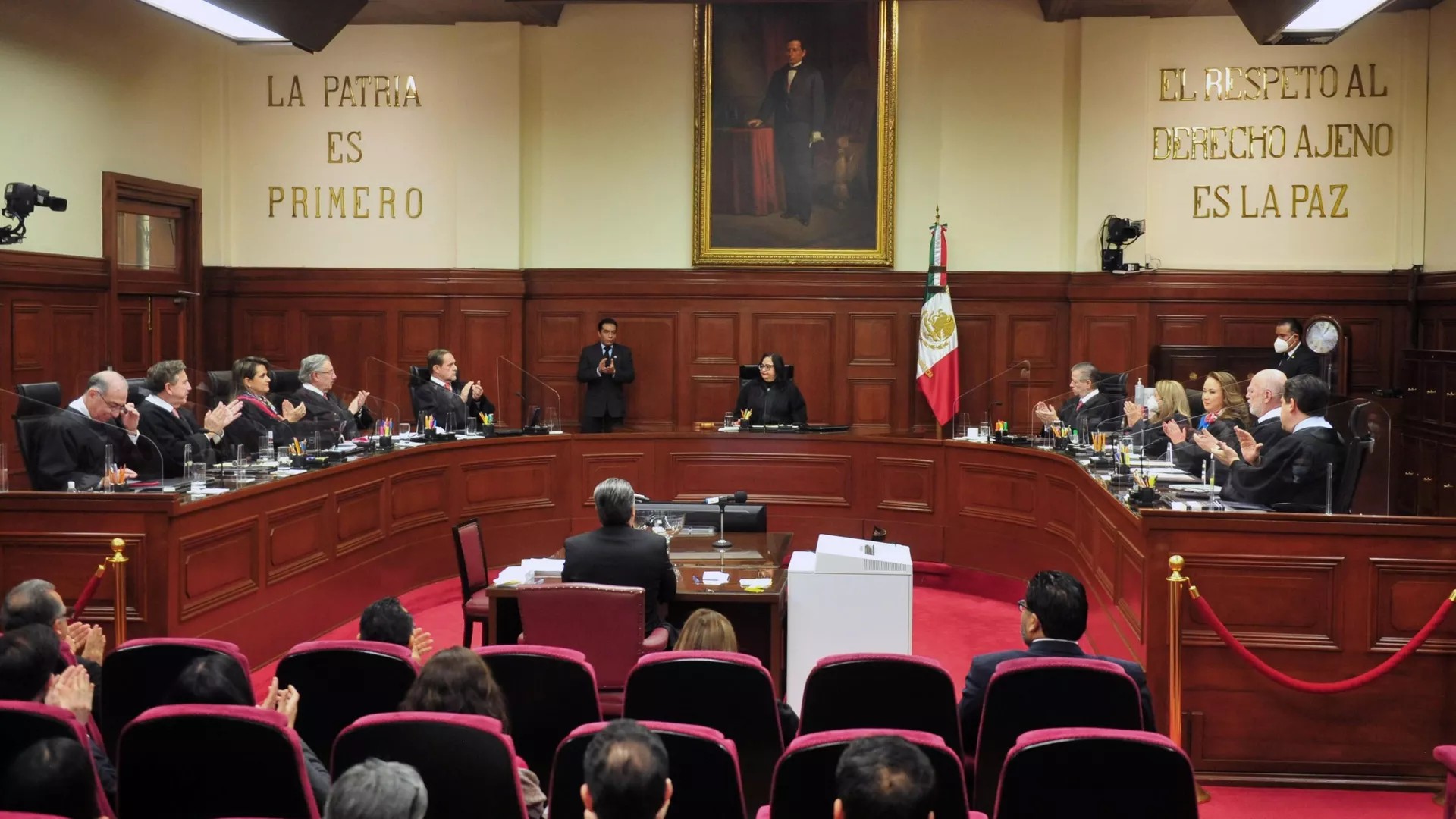 Senado de México recibió ocho renuncias de ministros de la Corte por