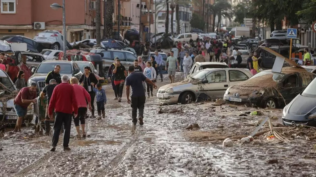 Decretan Alerta Naranja En Valencia Espa A Por Fuertes Tormentas